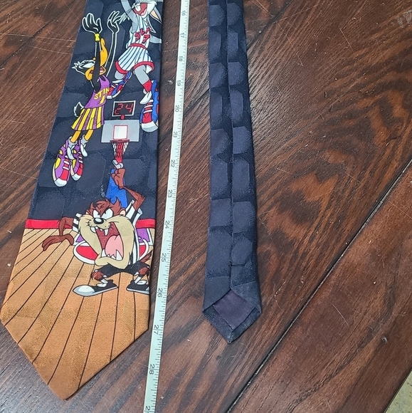 1996 Looney Tunes Mania 100% Silk Tie 👔 - Picture 6 of 9